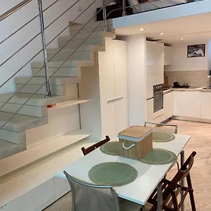 https://regina-milano-in-bocconi.italymilanhotels.net